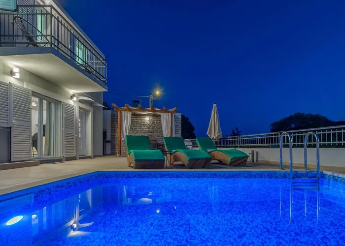 House Isa * Примоштен