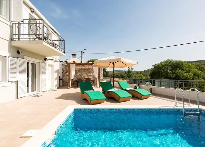 House Isa 펜션 프리모스턴