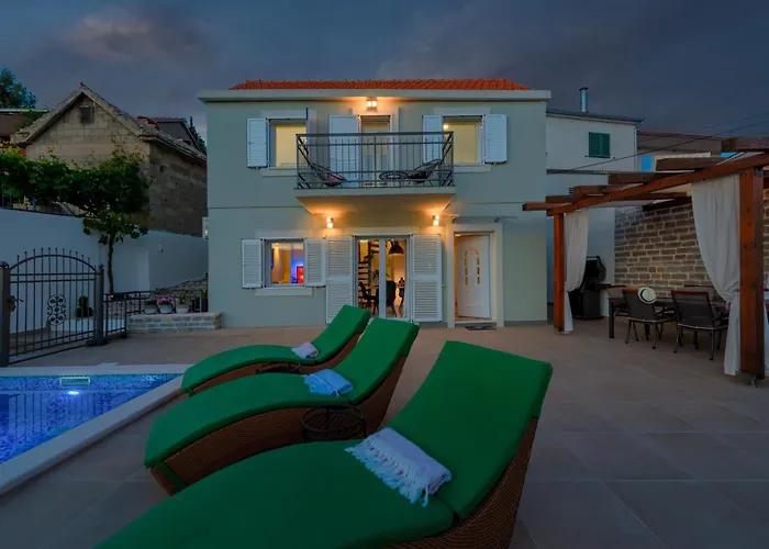 House Isa * Примоштен