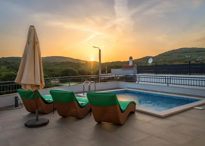 House Isa Дом отдыха Примоштен